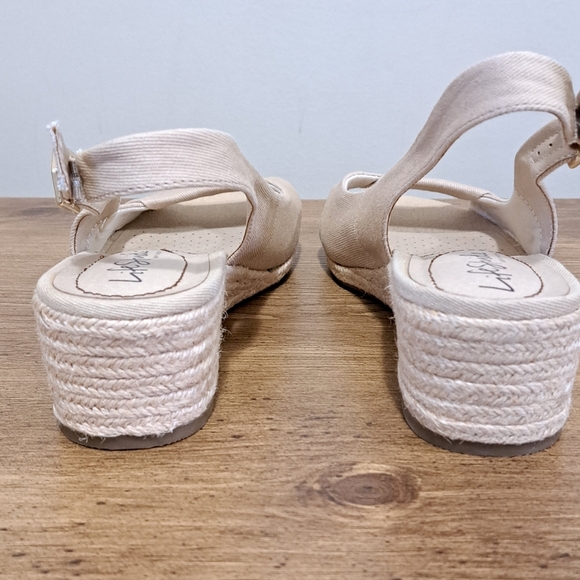 Life Stride Sandals Women's 8W Beige Canvas Fabric Wedge Heel NWOT - Picture 6 of 14